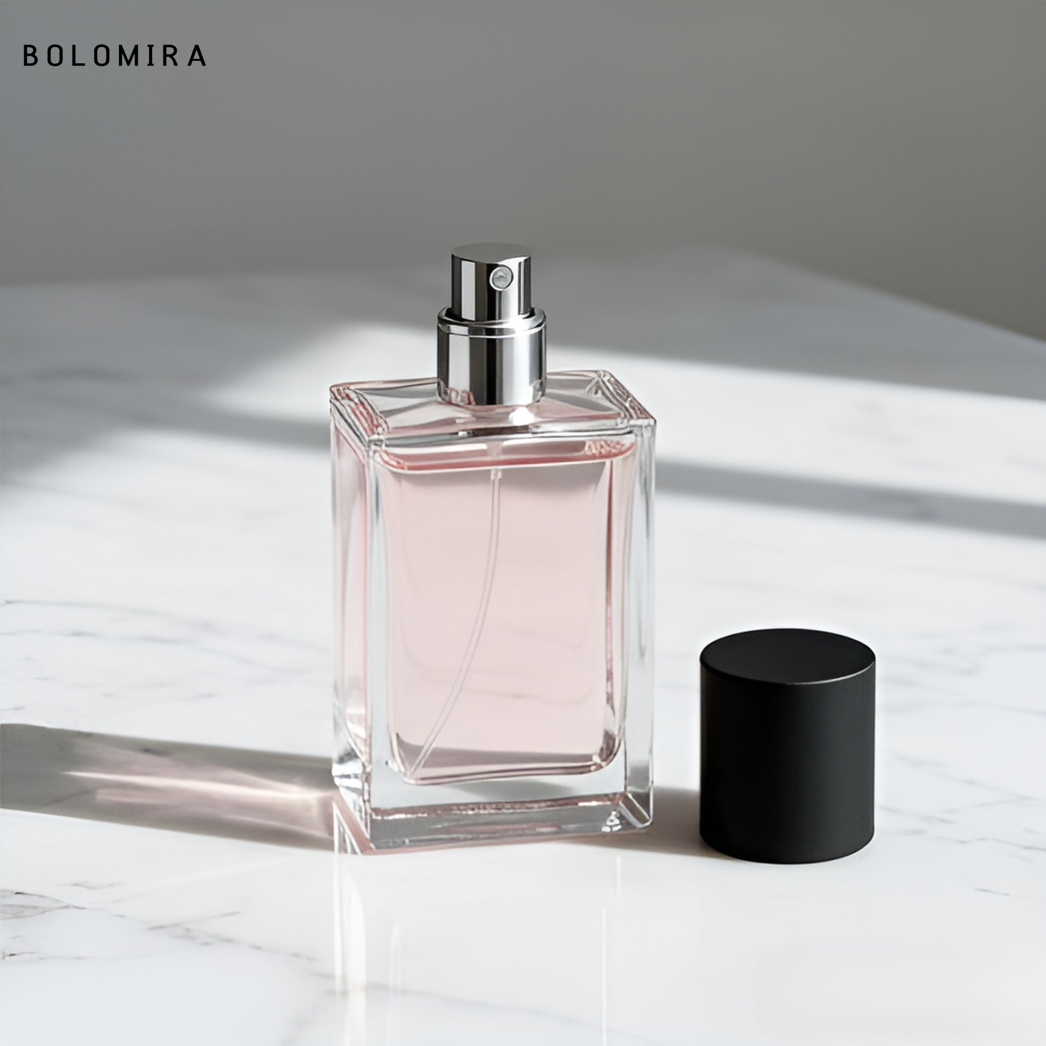 Toaletn&iacute; voda Rose 50ml na dřevěn&eacute;m stole