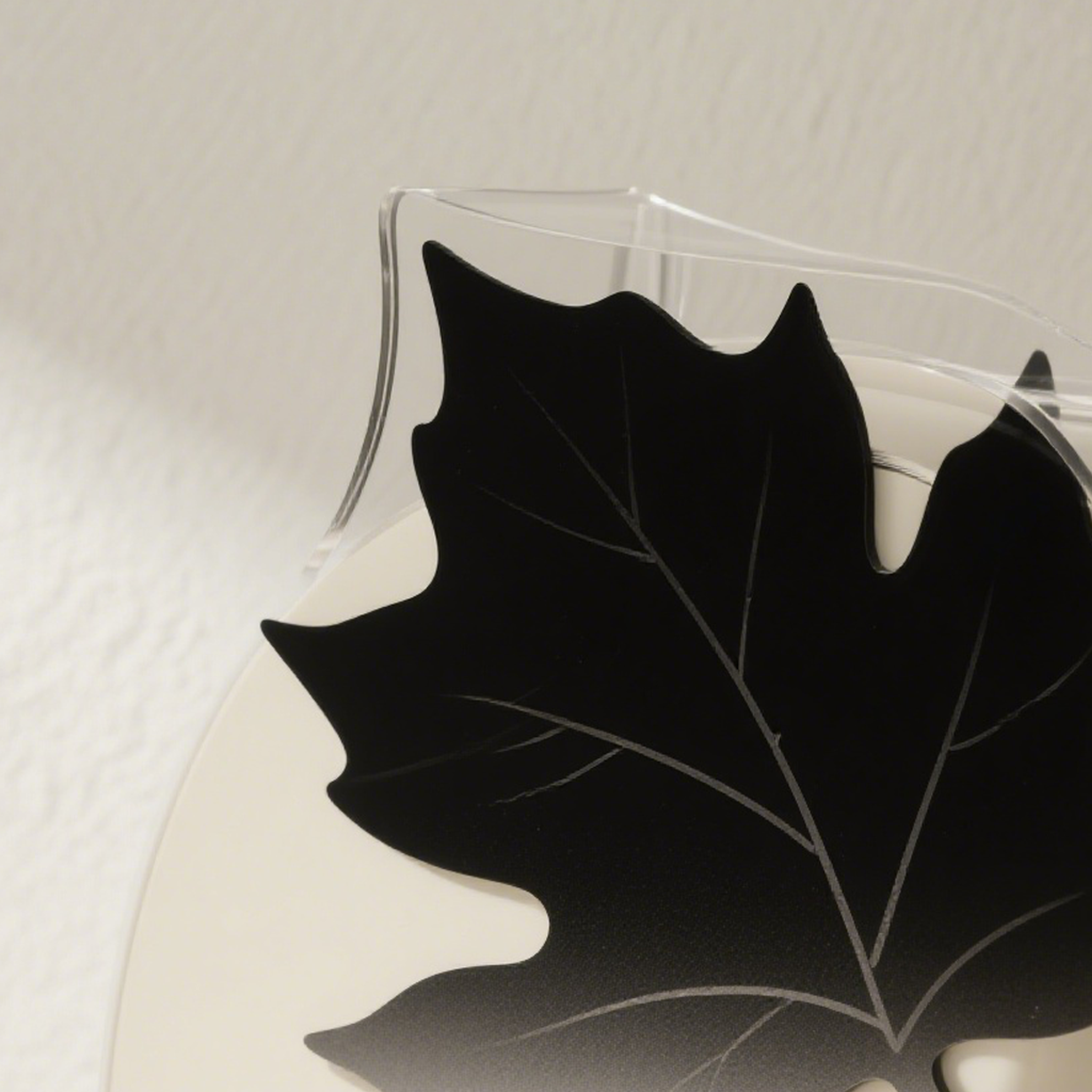 Zbliżenie na panel sterowania ekspresu do kawy