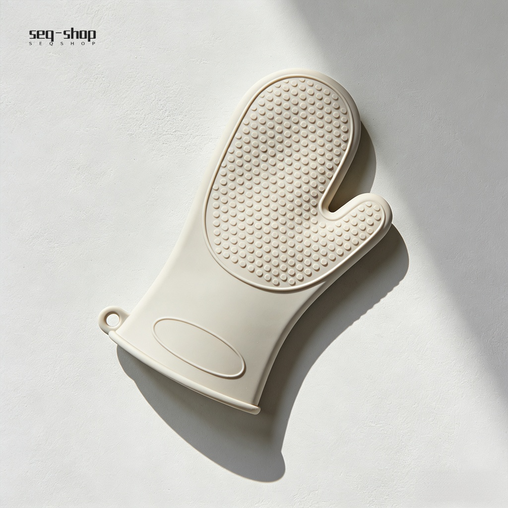 Non-slip silicone gloves for BBQ and grilling