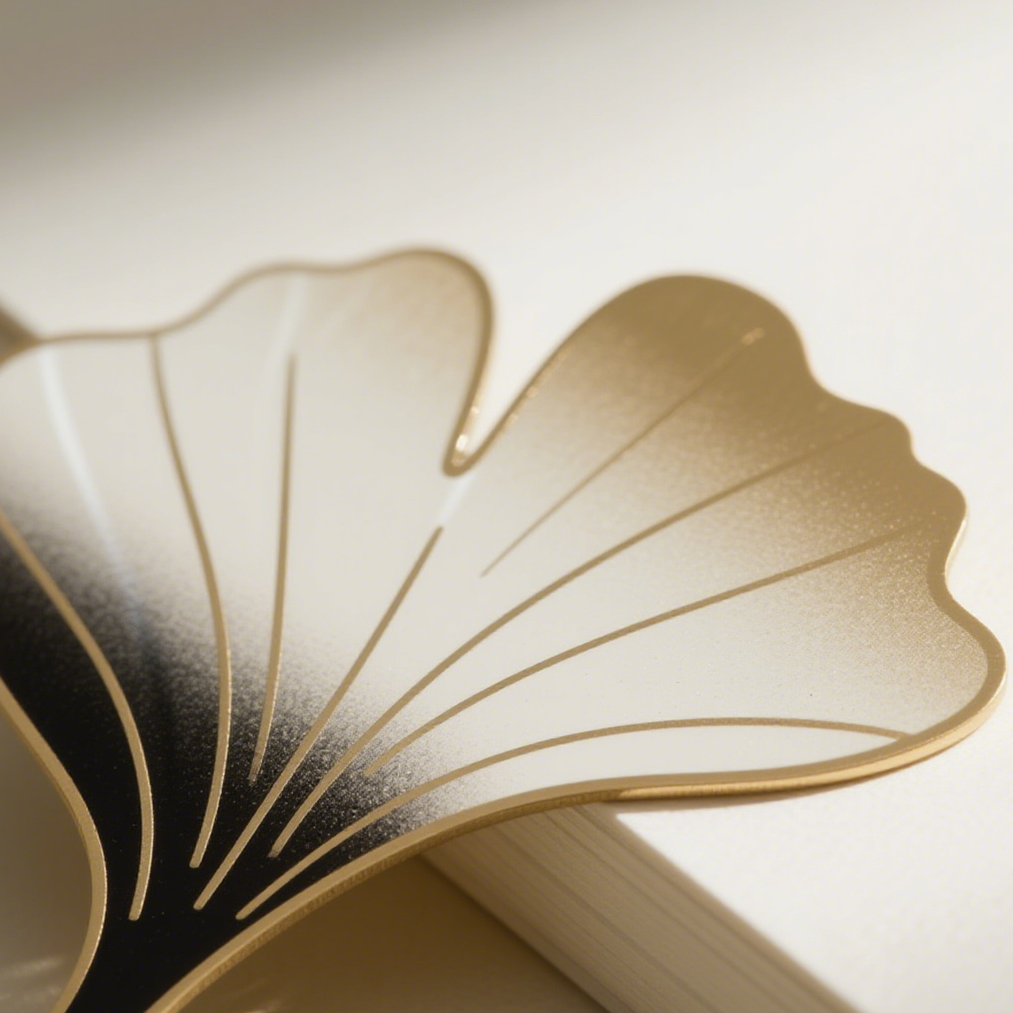 Zestaw dwóch metalowych zakładek liść klonu