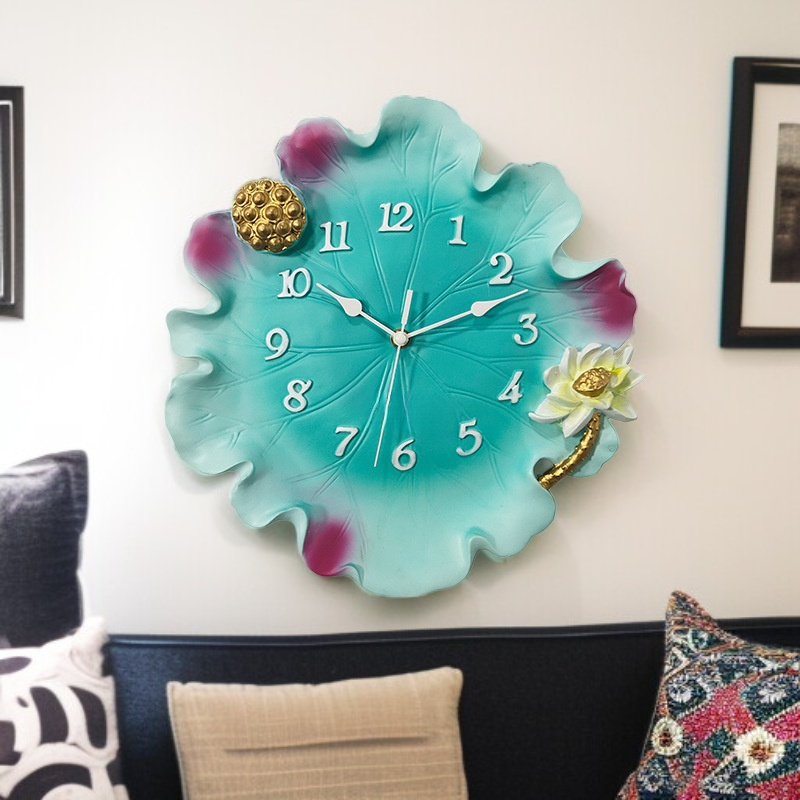 Uhr  luxuriös modern minimalistisch