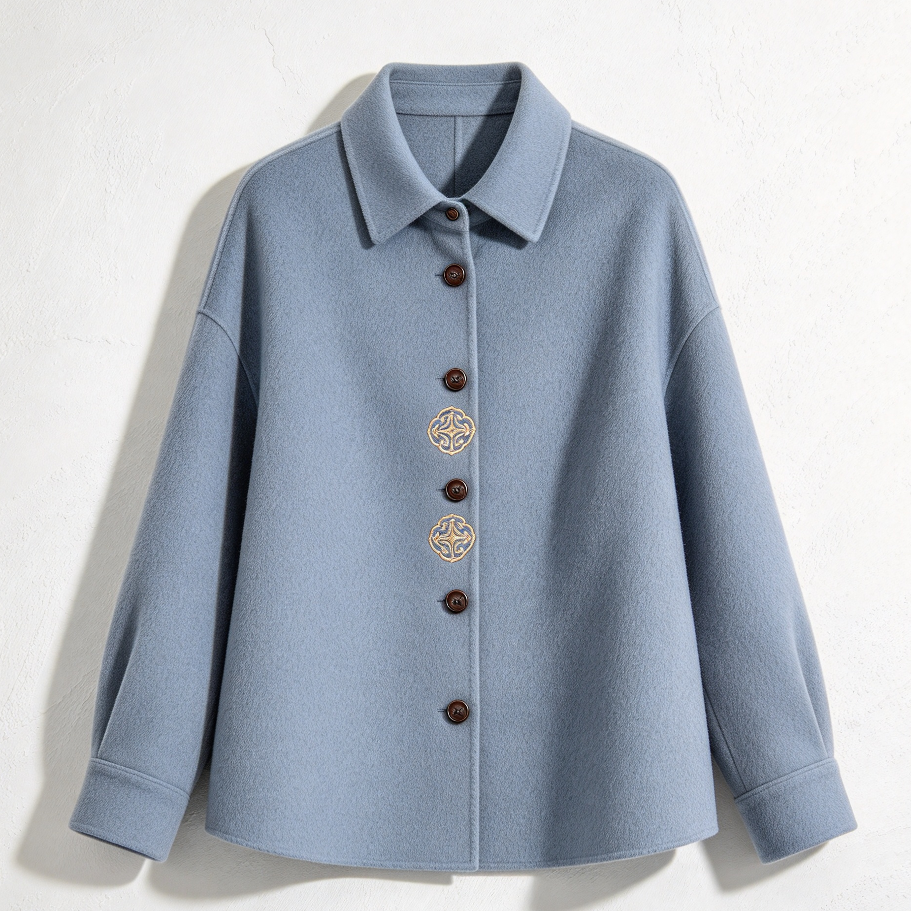 刺繍入り両面ウールショートコートの正面デザイン