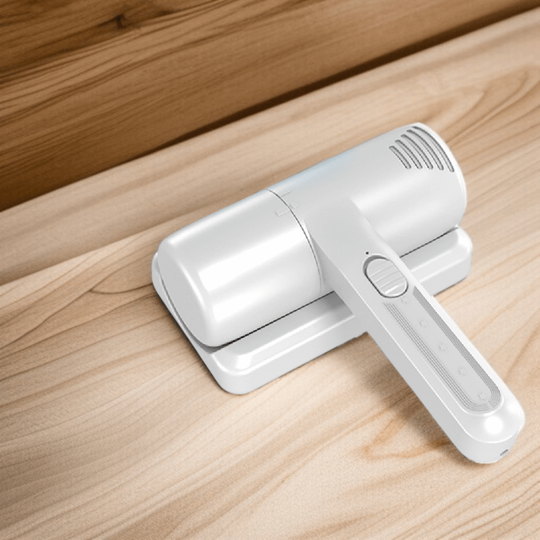 Cordless vacuum cleaner with rechargeable battery