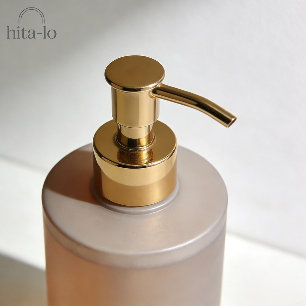 Nahaufnahme vom Pumpmechanismus des Desinfektionsmittelspenders