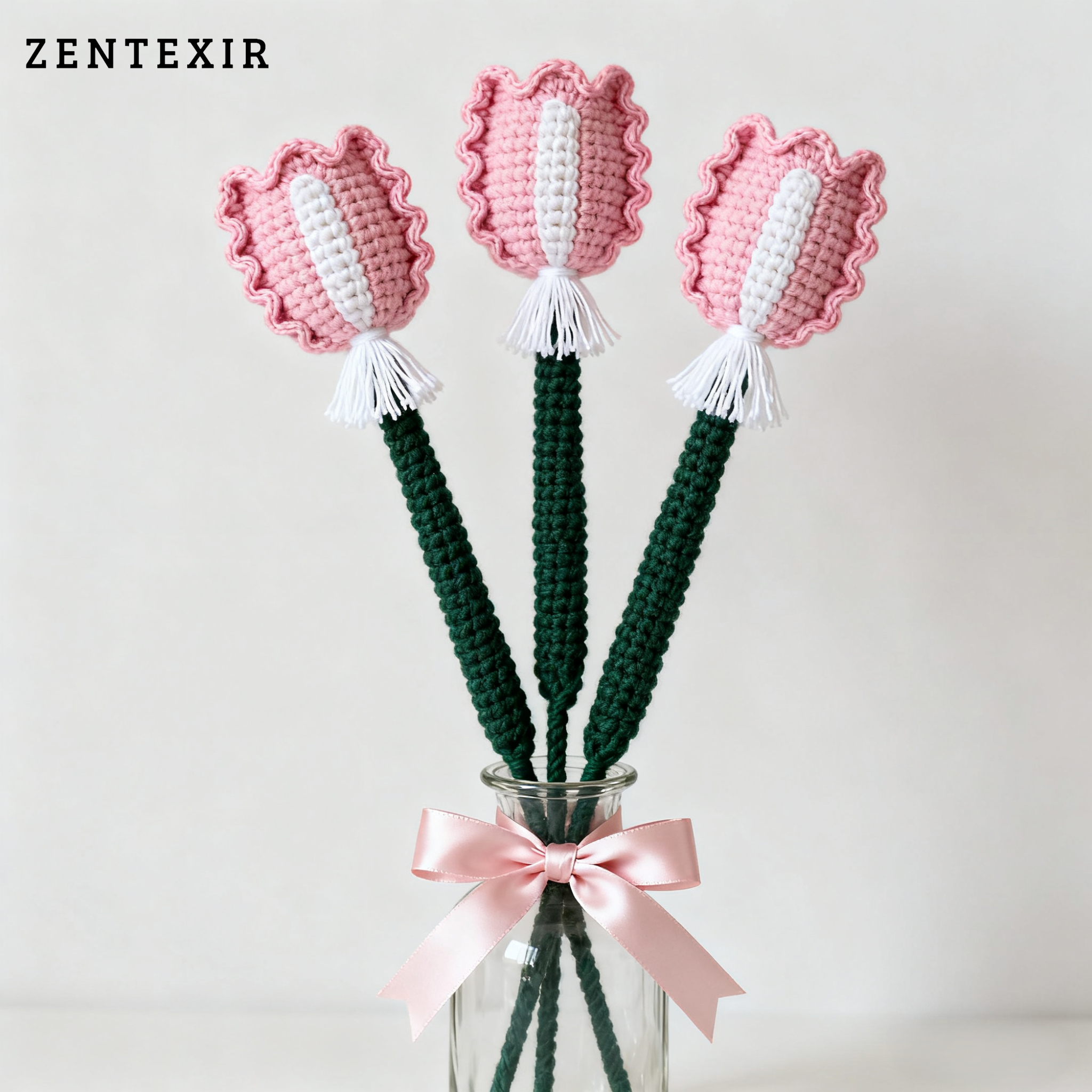 Detailaufnahme einer gestrickten Tulpenbl&uuml;te