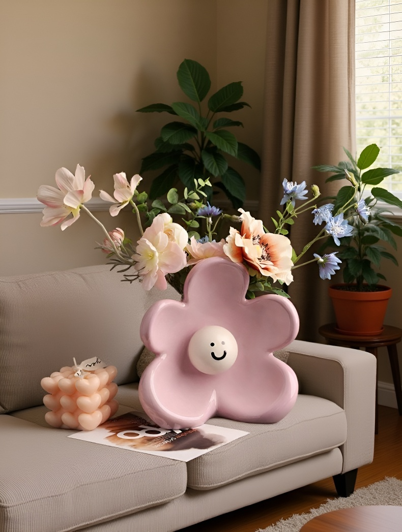 Vază modernă din ceramică pentru decor