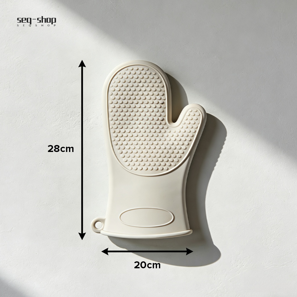 Flexible silicone gloves for baking