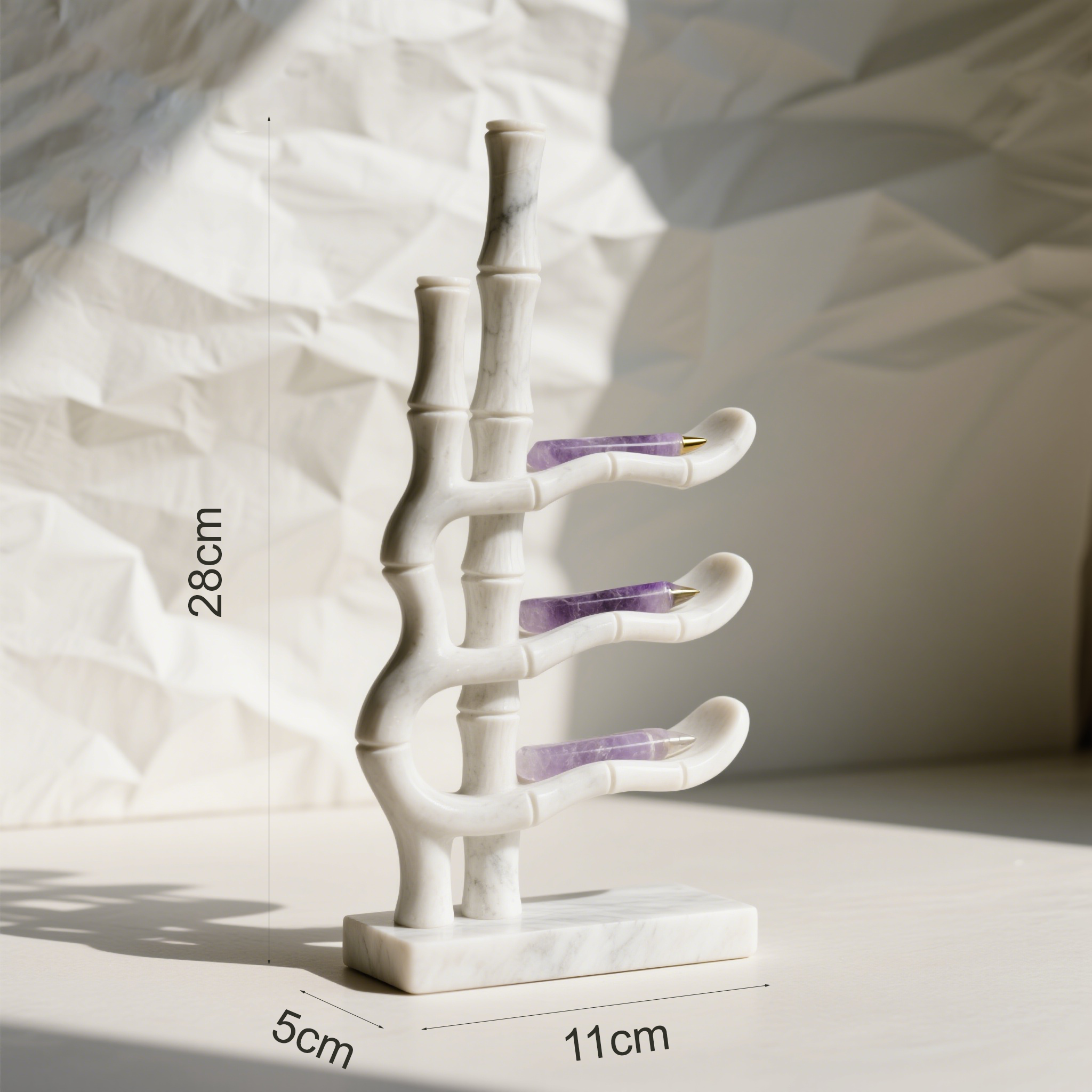 Vue latérale de la sculpture bambou en marbre