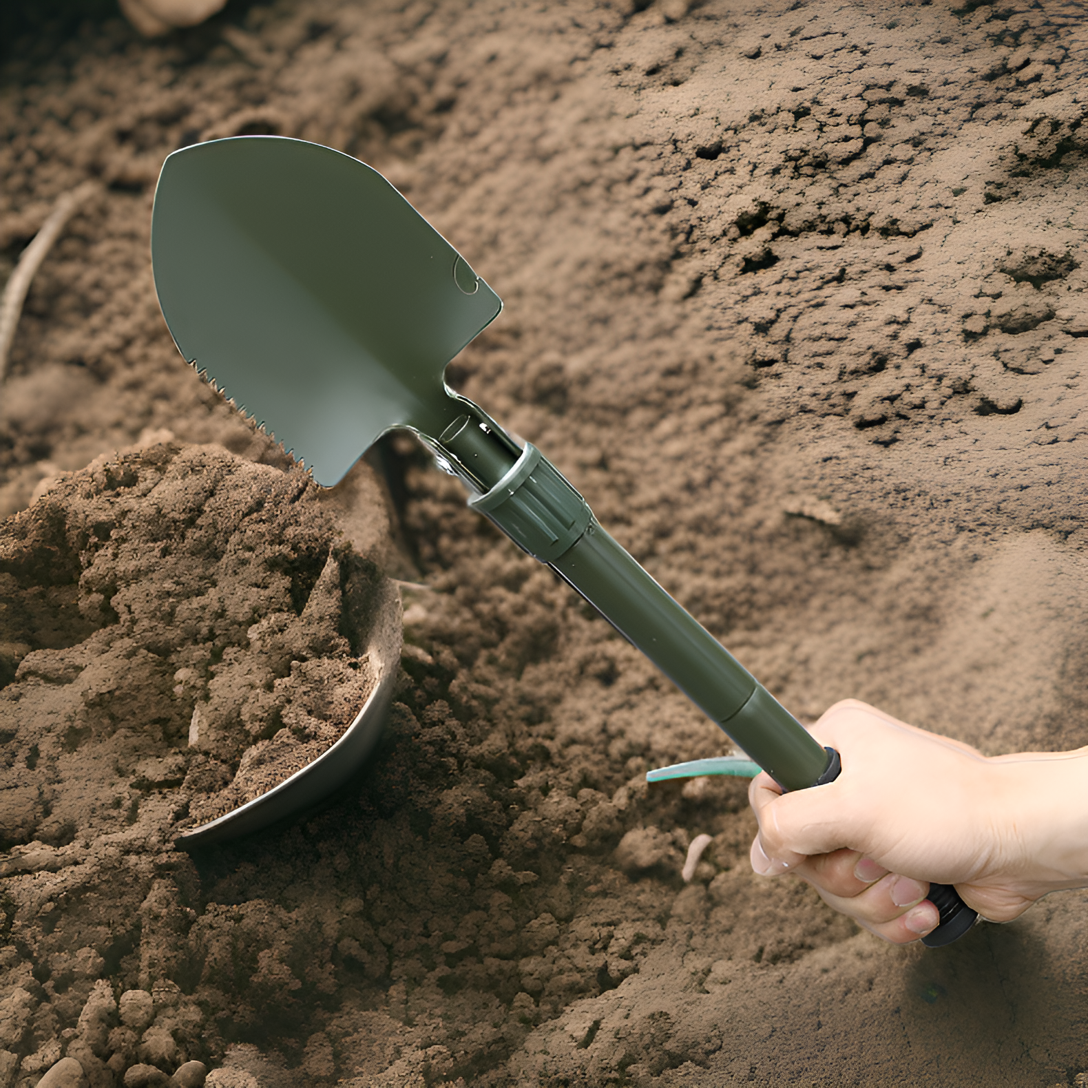 Versatile hoe tool for outdoor gardening tasks