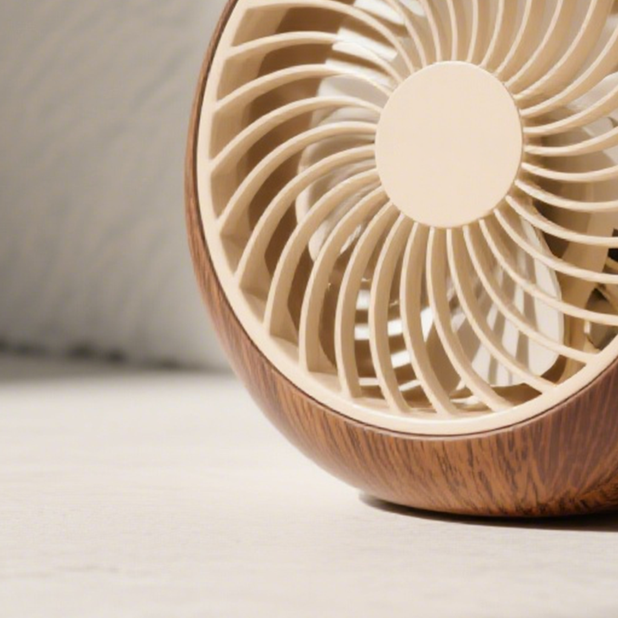 Zestaw dwóch drewnianych mini wentylatorów kropla