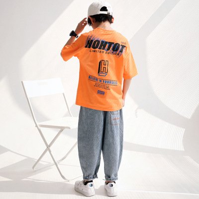 ملابس أطفال برقبة دائرية فضفاضة متوسطة الحجم نصف كم تي