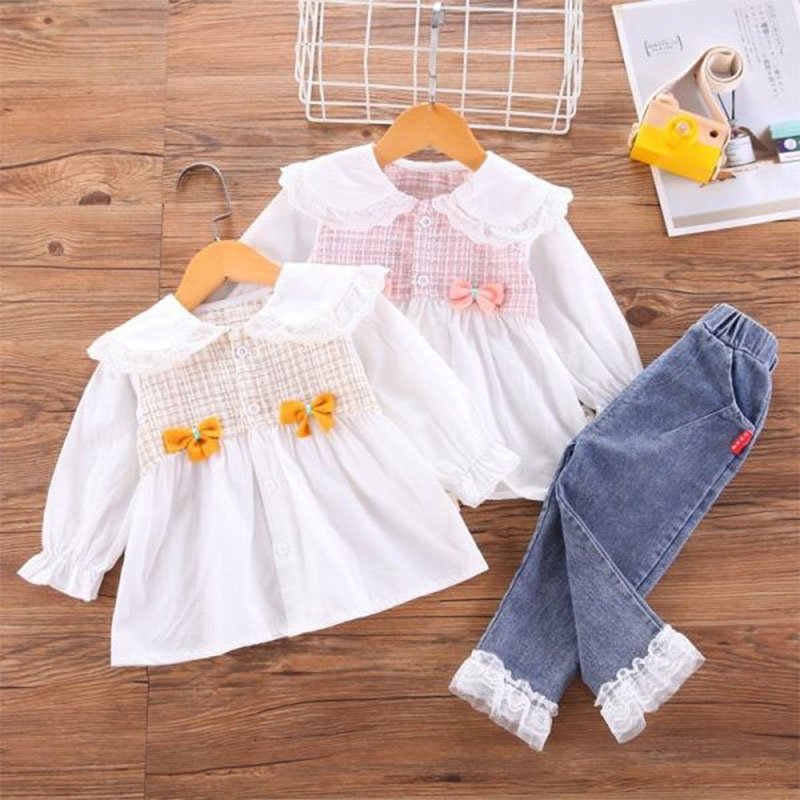 طقم بلوزة ترتان بياقة بيتر بان مزينة بفيونكة وجينز بالدانتيل