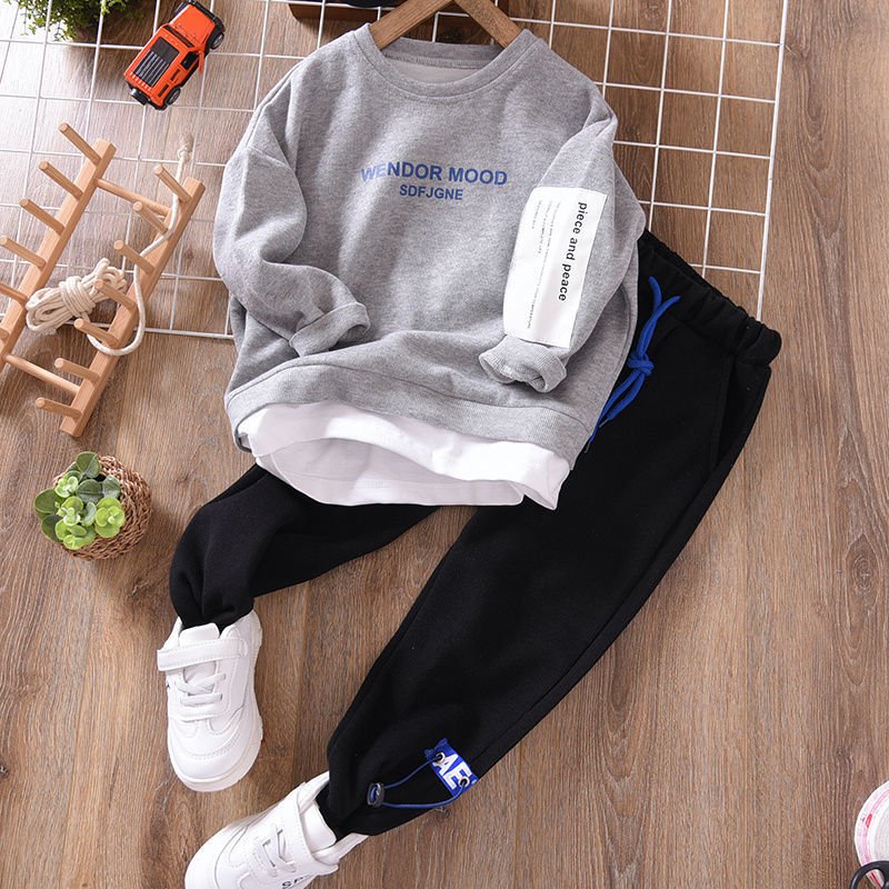 طقم سويت شيرت مع البنطلون الطويل للفتيان