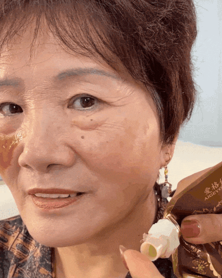 10-9-杨新育-1104470SL-两周吸走黑斑淡斑抗皱面膜_11.gif