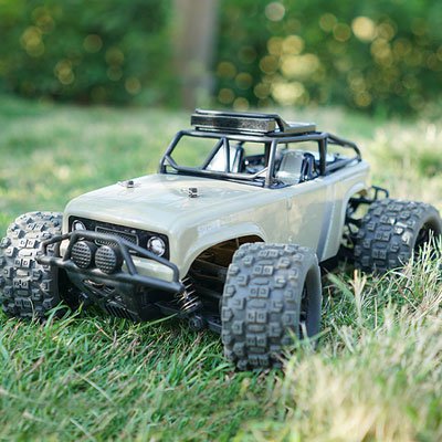 لعبة اطفال سيارة السباق رباعية الدفع على الطرق الوعرة